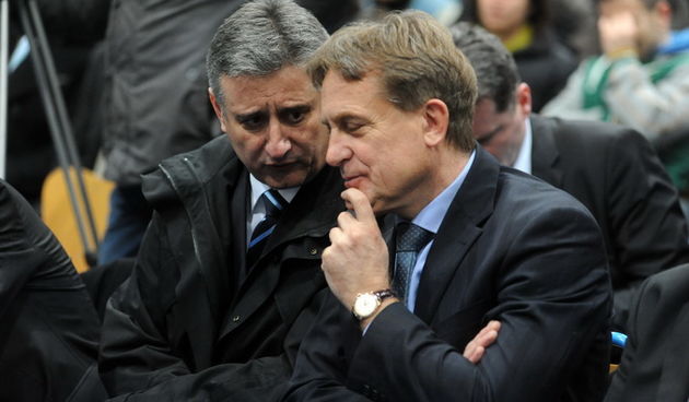 Benkovac, 180313.
23. godisnjica osnutka benkovackog HDZ-a. Na proslavu u skolsku dvoranu OS Benkovac stigao je i Tomislav Karamarko, a zapjevao je Mate Bulic.
Na fotografiji: detalj s obiljezavanja godisnjice; Karamarko i Kalmeta.
Foto: Luka Gerlanc / CR