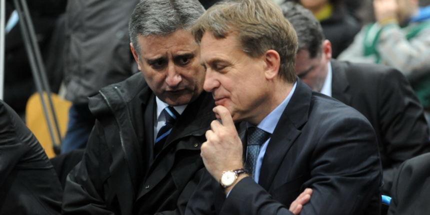 Benkovac, 180313.
23. godisnjica osnutka benkovackog HDZ-a. Na proslavu u skolsku dvoranu OS Benkovac stigao je i Tomislav Karamarko, a zapjevao je Mate Bulic.
Na fotografiji: detalj s obiljezavanja godisnjice; Karamarko i Kalmeta.
Foto: Luka Gerlanc / CR