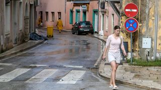 Obrovac: Poplava se polako povlači, stanovnici spašavaju stvari iz domova