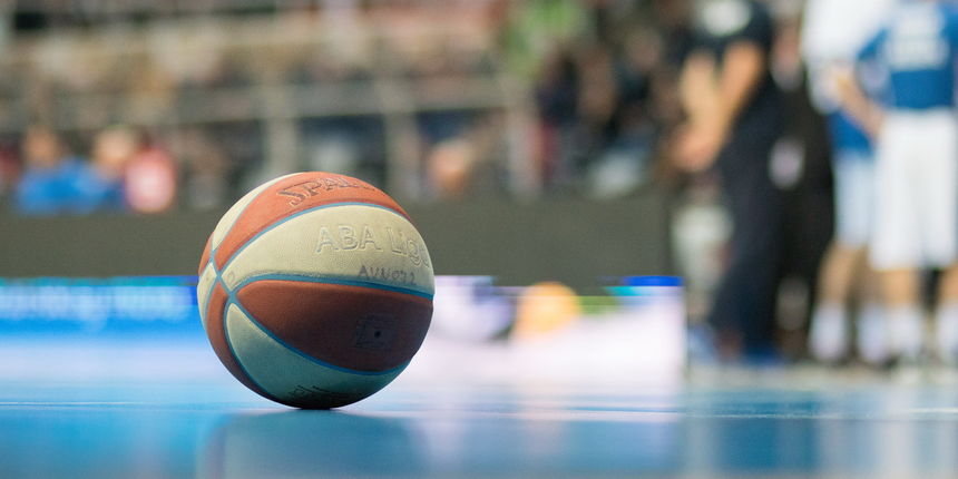 ABA liga, 17. kolo: KK Zadar – KK Mornar 77-93. Košarkaška lopta ABA liga, 17. kolo: KK Zadar – KK Mornar 77-93. Košarkaška lopta