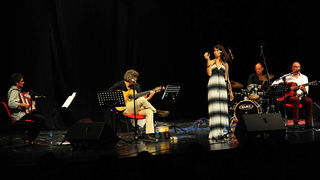 Zadar, .24.07.2012. snimio: Nenad Marčev
Brasil acoustic
Magda Mendes – vokal
Marcelo Godoy – vokal & akustična gitara
Nelson Latif – cavaquinho & akustična gitara
Gosti:
Renato Švorinić, bas,
Jadran Dučić Čićo, bubnjevi
Nebojša, ha Zadar, .24.07.2012. snimio: Nenad Marčev
Brasil acoustic
Magda Mendes – vokal
Marcelo Godoy – vokal & akustična gitara
Nelson Latif – cavaquinho & akustična gitara
Gosti:
Renato Švorinić, bas,
Jadran Dučić Čićo, bubnjevi
Nebojša, ha