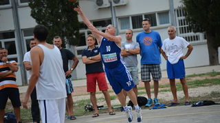 U povodu blagdana Kraljice Mira u Stanovima odigrana utakimica između veterana KK Zadar i Stanova, Foto: Iva Perinčić U povodu blagdana Kraljice Mira u Stanovima odigrana utakimica između veterana KK Zadar i Stanova, Foto: Iva Perinčić