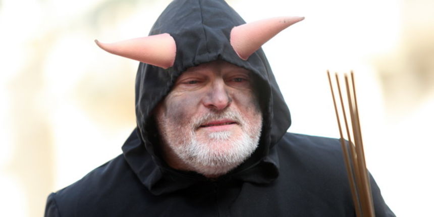 Zadar, 061212.
Sv. Nikola jutros je sa svojom zapregom prosao Kalelargom, Forumom i Narodnim trgom, te je najmladjima dijelio bombone uz pratnju neizostavnog zlocestog Krampusa. Na odlasku, Sveti Nikola najavio je i skori dolazak Svete Luce i to vec sljed Zadar, 061212.
Sv. Nikola jutros je sa svojom zapregom prosao Kalelargom, Forumom i Narodnim trgom, te je najmladjima dijelio bombone uz pratnju neizostavnog zlocestog Krampusa. Na odlasku, Sveti Nikola najavio je i skori dolazak Svete Luce i to vec sljed