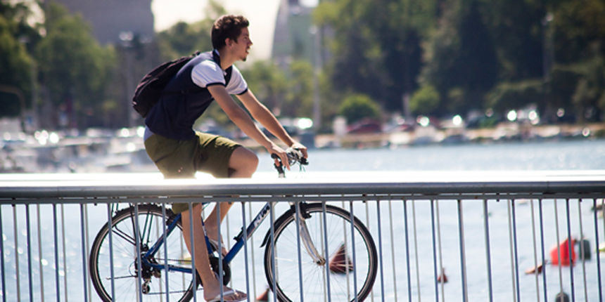 Đir po gradu 2. kolovoza 2012. biciklist most (foto:Saša Čuka) Đir po gradu 2. kolovoza 2012. biciklist most (foto:Saša Čuka)