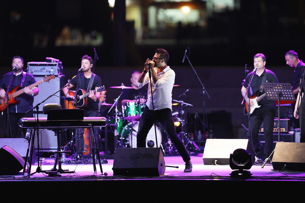 Fenomenalni Petar Grašo raspjevao i rasplesao Biograd Fenomenalni Petar Grašo raspjevao i rasplesao Biograd