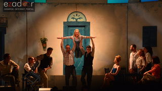 Mjuzikl Mamma Mia kazališta Komedija u dvorani Krešimir Ćosić