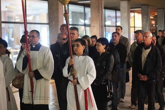 Procesija Velikog petka, 6. travnja 2012. (foto:Saša Čuka) Procesija Velikog petka, 6. travnja 2012. (foto:Saša Čuka)