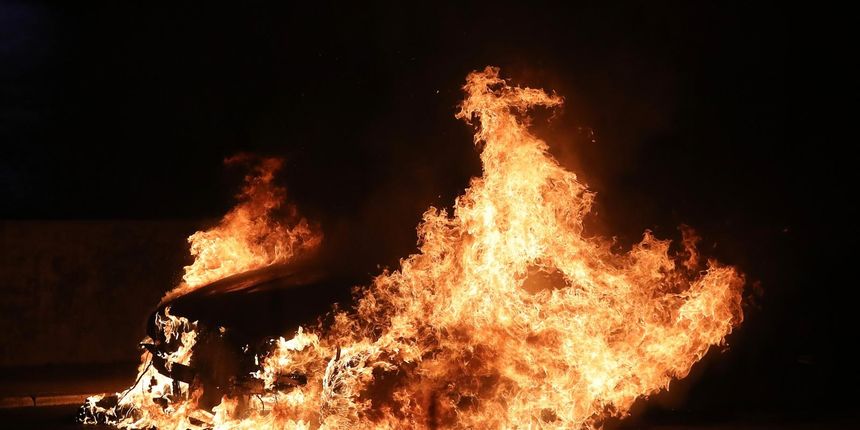 U Zadru plamen progutao BMW U Zadru plamen progutao BMW