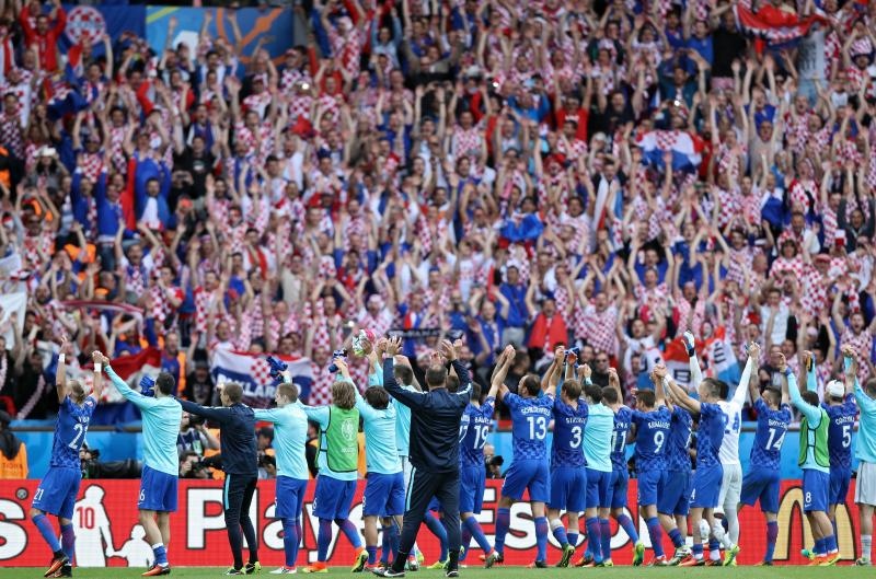 Slavlje igrača i navijača nakon pobjede nad Turskom. Photo: Sanjin Strukić/PIXSELL Slavlje igrača i navijača nakon pobjede nad Turskom. Photo: Sanjin Strukić/PIXSELL