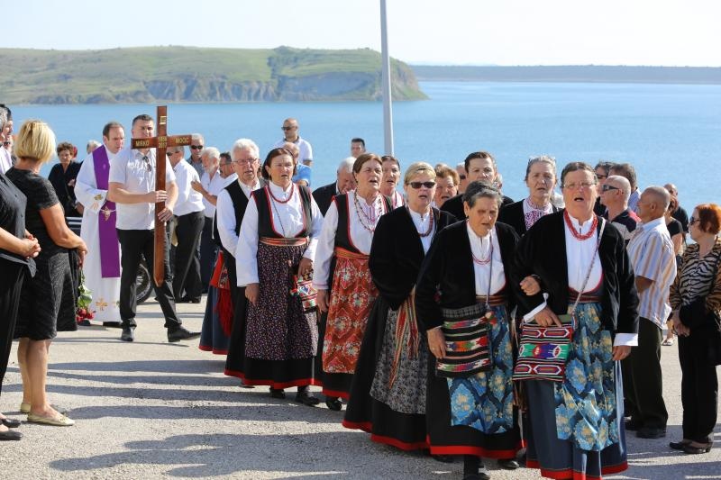 Mirko Miočić ispraćen na posljednji počinak na mjesnom groblju u Rtini Mirko Miočić ispraćen na posljednji počinak na mjesnom groblju u Rtini