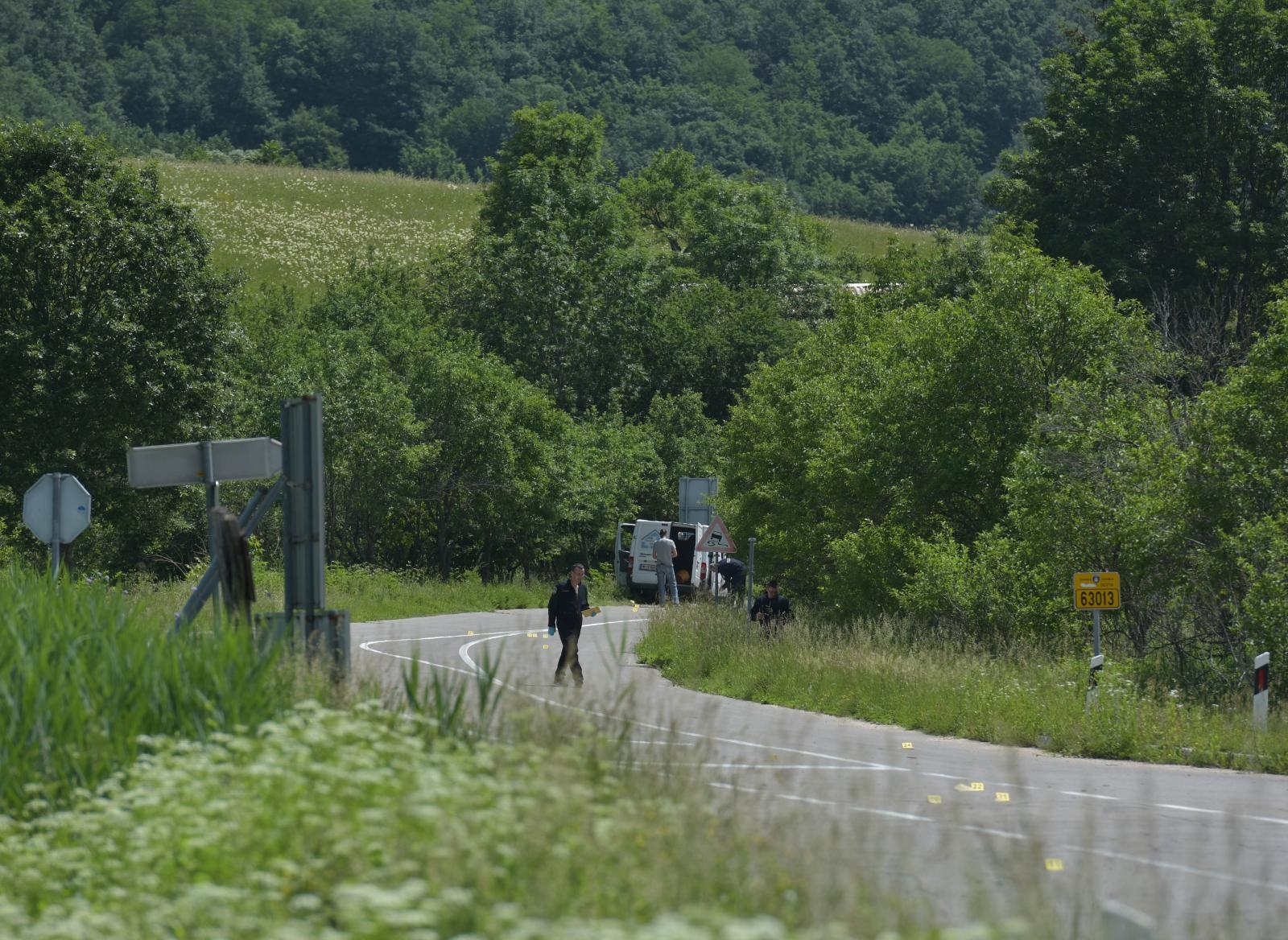 Donji Srb: Policija zaustavila kombi s migrantima, ozlijeđeno dvoje djece