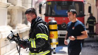 Veliki požar izbio u zgradi na Narodnom trgu Veliki požar izbio u zgradi na Narodnom trgu