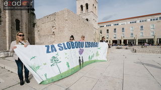 Prosvjedni skup roditelja protiv politike obaveznog cijepljenja Prosvjedni skup roditelja protiv politike obaveznog cijepljenja