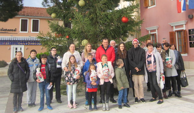 Pregršt poklona za djecu s posebnim potrebama povodom blagdana svete Luce