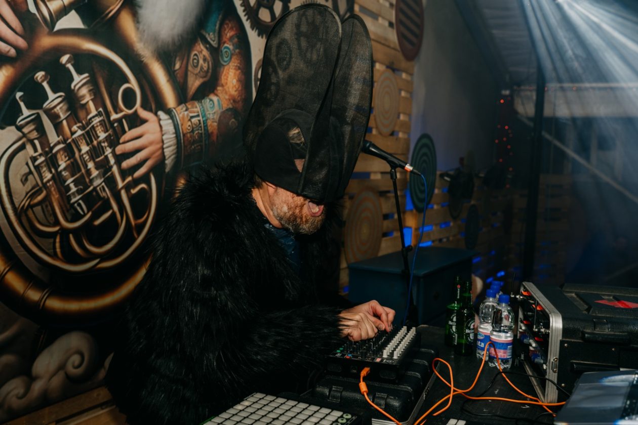 Nipplepeople @ Advent u Zadru – Božićni gramofon na Pijaci