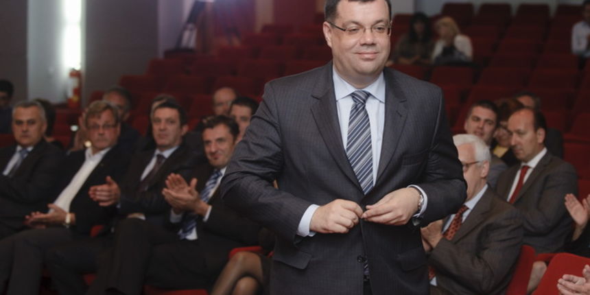 Sibenik, 191011.
Dani hrvatskog turizma.
Godisnji skup turisticke struke odrzava se od 19. – 21. listopada u hotelima turistickom naselju Solaris kraj Sibenika. Ministar turizma RH Damir Bajs otvorio je Dane hrvatskog turizma u kongresnoj dvorani hotela I