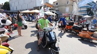 U Biogradu na moru zapoceo je Vespa World Days 2015 koji traje od 11-14. lipnja. Ocekuje se dolazak 5000 vozaca iz 32 zemlje. Photo: Hrvoje Jelavic/PIXSELL U Biogradu na moru zapoceo je Vespa World Days 2015 koji traje od 11-14. lipnja. Ocekuje se dolazak 5000 vozaca iz 32 zemlje. Photo: Hrvoje Jelavic/PIXSELL