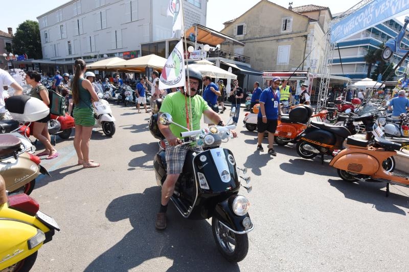 U Biogradu na moru zapoceo je Vespa World Days 2015 koji traje od 11-14. lipnja. Ocekuje se dolazak 5000 vozaca iz 32 zemlje. Photo: Hrvoje Jelavic/PIXSELL U Biogradu na moru zapoceo je Vespa World Days 2015 koji traje od 11-14. lipnja. Ocekuje se dolazak 5000 vozaca iz 32 zemlje. Photo: Hrvoje Jelavic/PIXSELL