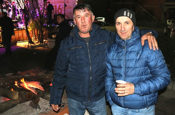 Vir: Božićna fešta uz Dražena Zečića Zeku Vir: Božićna fešta uz Dražena Zečića Zeku