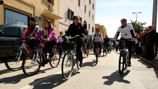 Zadar, 070413.
Branimirova obala.
U povodu Svjetskog dana zdravlja i u sklopu Zupanijskih dana 2013. godine, Tim za zdravlje Zadarske zupanije i Grad Nin organizirali su biciklijadu pod nazivom Od Branimira do Branimira na relaciji Zadar-Nin-Zadar u dulj Zadar, 070413.
Branimirova obala.
U povodu Svjetskog dana zdravlja i u sklopu Zupanijskih dana 2013. godine, Tim za zdravlje Zadarske zupanije i Grad Nin organizirali su biciklijadu pod nazivom Od Branimira do Branimira na relaciji Zadar-Nin-Zadar u dulj