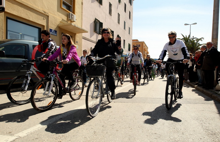 Zadar, 070413.
Branimirova obala.
U povodu Svjetskog dana zdravlja i u sklopu Zupanijskih dana 2013. godine, Tim za zdravlje Zadarske zupanije i Grad Nin organizirali su biciklijadu pod nazivom Od Branimira do Branimira na relaciji Zadar-Nin-Zadar u dulj Zadar, 070413.
Branimirova obala.
U povodu Svjetskog dana zdravlja i u sklopu Zupanijskih dana 2013. godine, Tim za zdravlje Zadarske zupanije i Grad Nin organizirali su biciklijadu pod nazivom Od Branimira do Branimira na relaciji Zadar-Nin-Zadar u dulj