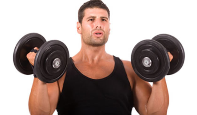 Muškarac, utezi (Fitness.com.hr)
