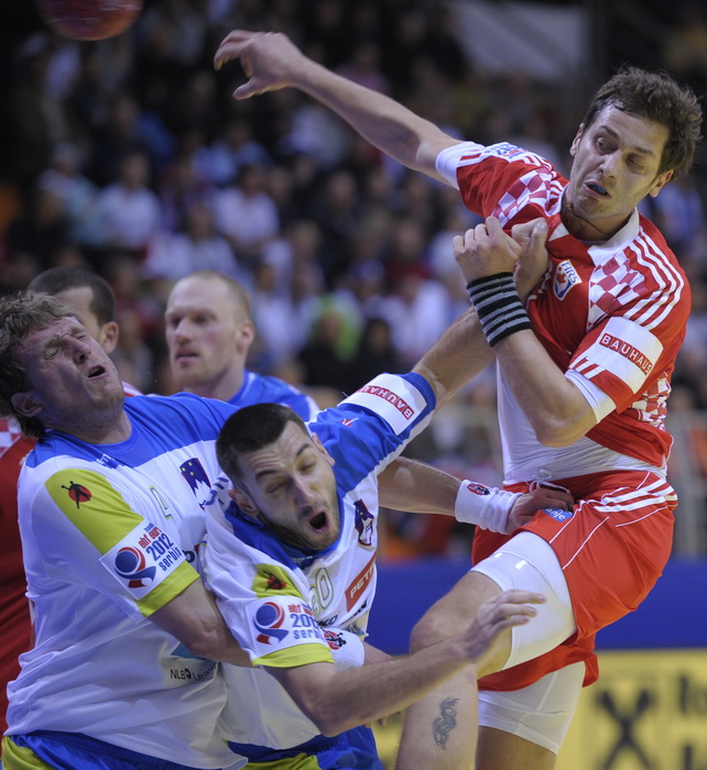 Vrsac, 180112.
Dvorana Millennium.
Europsko prvenstvo u rukometu, 2 kolo
Hrvatska – Slovenija.
Foto: Drazen Aleksic / Cropix Vrsac, 180112.
Dvorana Millennium.
Europsko prvenstvo u rukometu, 2 kolo
Hrvatska – Slovenija.
Foto: Drazen Aleksic / Cropix