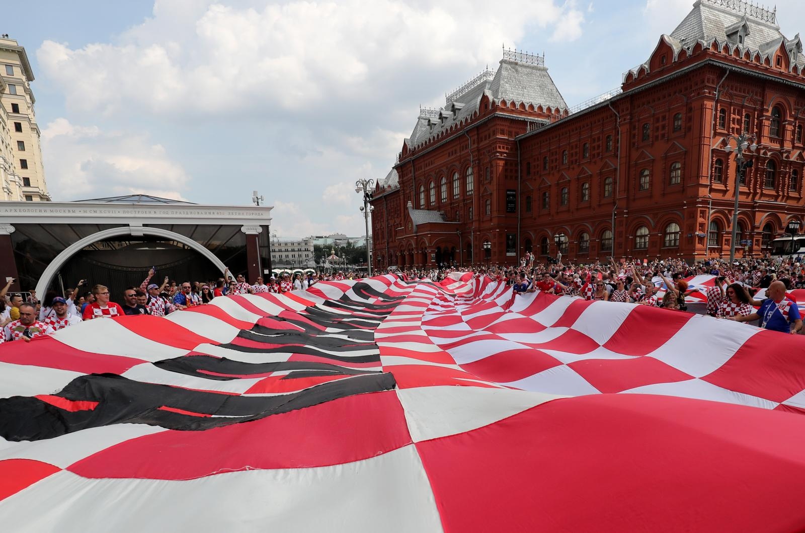 Hrvatski navijači okupirali centar Moskve!