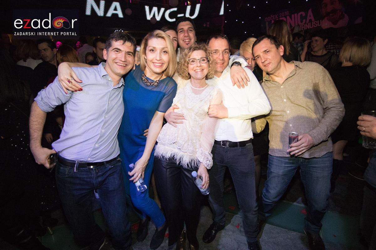 Ludnica u Saturnusu: Najbolji doček u svemiru i šire Ludnica u Saturnusu: Najbolji doček u svemiru i šire