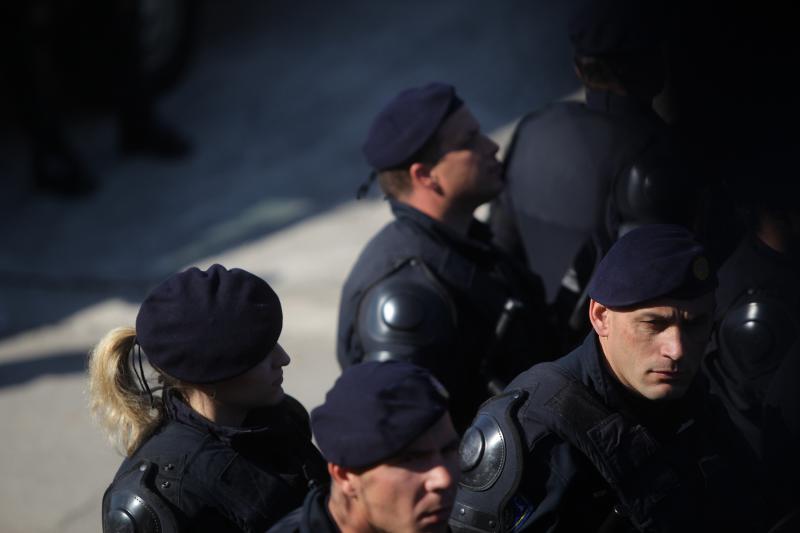 Radnicima škvera Nauta Lamjana interventna policija PU Zadarske onemogućila je pokušaj ulaska u škver u kojem se odvija stečajni postupak. Photo: Filip Brala/PIXSELL Radnicima škvera Nauta Lamjana interventna policija PU Zadarske onemogućila je pokušaj ulaska u škver u kojem se odvija stečajni postupak. Photo: Filip Brala/PIXSELL