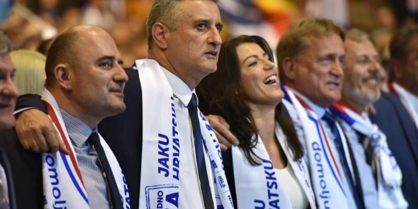 Zadar – Tomislav Karamarko prisustvovao je sredisnjem predizbornom skupu HDZ-a i Domoljubne koalicije za IX. izbornu jedinicu koji se odrzao u dvorani Jazine. Photo: Dino Stanin/PIXSELL Zadar – Tomislav Karamarko prisustvovao je sredisnjem predizbornom skupu HDZ-a i Domoljubne koalicije za IX. izbornu jedinicu koji se odrzao u dvorani Jazine. Photo: Dino Stanin/PIXSELL