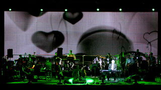 Oliver Dragojević i gudački orekestar Alana Bjelinskog na Višnjiku 22. ožujka 2011. Foto: Kristijan Orlić Oliver Dragojević i gudački orekestar Alana Bjelinskog na Višnjiku 22. ožujka 2011. Foto: Kristijan Orlić