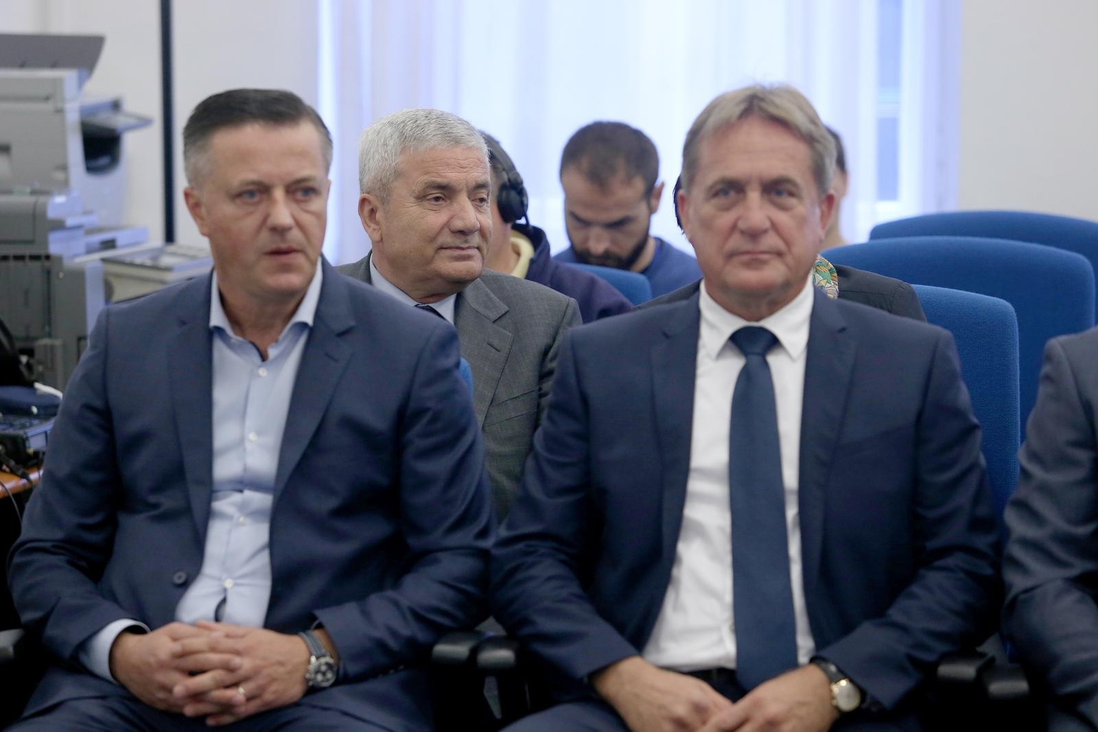 Na Zupanijskom sudu nastavljeno je sudjenje Ivi Sanaderu i drugima u aferi Fimi medije. Božidar Kalmeta Na Zupanijskom sudu nastavljeno je sudjenje Ivi Sanaderu i drugima u aferi Fimi medije. Božidar Kalmeta