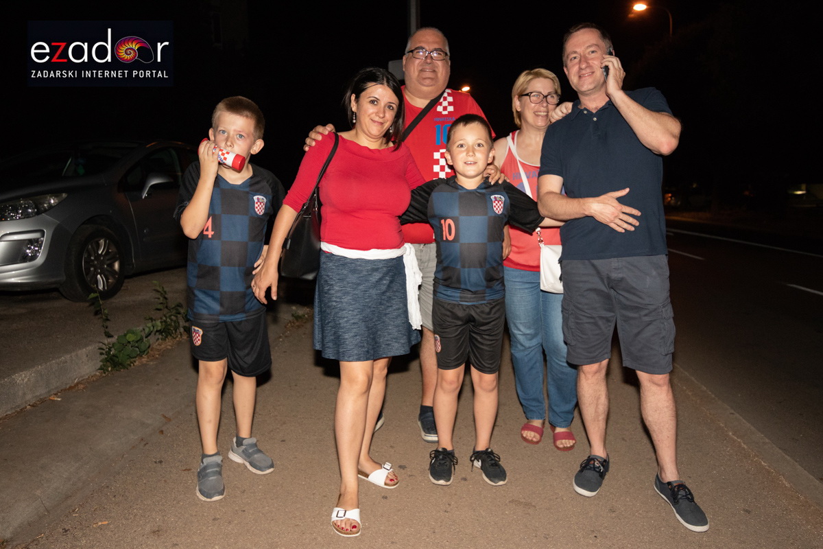 Čudesna noć: Velika fešta ulicama Zadra nakon plasmana Vatrenih u finale SP Čudesna noć: Velika fešta ulicama Zadra nakon plasmana Vatrenih u finale SP