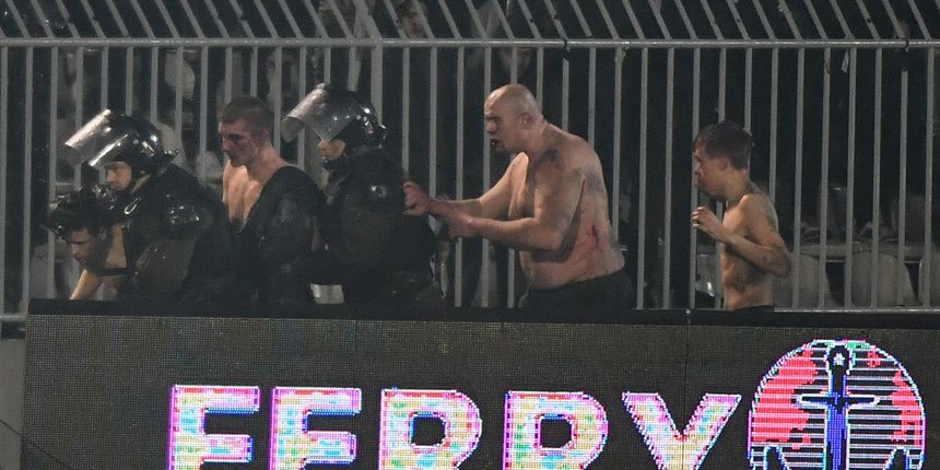 Grobari se međusobno potukli tijekom utakmice Partizan – Crvena zvezda Grobari se međusobno potukli tijekom utakmice Partizan – Crvena zvezda