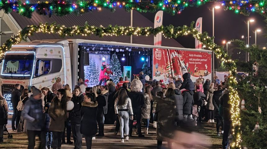 Kamion Djeda Mraza Kamion Djeda Mraza