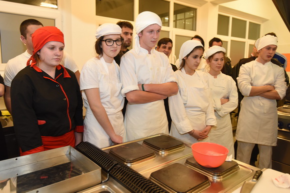 Tuna, Sushi & Wine Festival: Japanski masterchef Nakatsuji održao edukaciju pripreme tradicionalnih japanskih jela Tuna, Sushi & Wine Festival: Japanski masterchef Nakatsuji održao edukaciju pripreme tradicionalnih japanskih jela