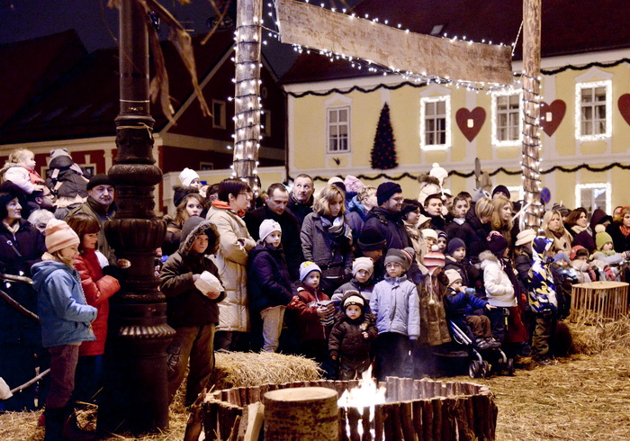 Zagreb, 221212.
Kaptol.
Zajednica Cenacolo vec 13 godina ispred Katedrale na Kaptolu u bozicno vrijeme priredjuje Zive jaslice.
Na fotografiji: detalj sa priredbe.
Foto: Admir Buljubasic / CROPIX Zagreb, 221212.
Kaptol.
Zajednica Cenacolo vec 13 godina ispred Katedrale na Kaptolu u bozicno vrijeme priredjuje Zive jaslice.
Na fotografiji: detalj sa priredbe.
Foto: Admir Buljubasic / CROPIX