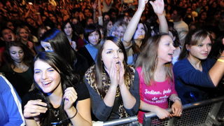 Split, 271111.
Spaladium Arena.
Veceras su u Spaladium areni pred oko 4000 posjetitelja nastupili Momcilo Bajagic Bajaga (u prvom dijelu) i Jelena Rozga (u drugom dijelu). Koncert je organizirala Karlovacka pivovara.
Na slici: mnogobrojna publika
Foto: Ni