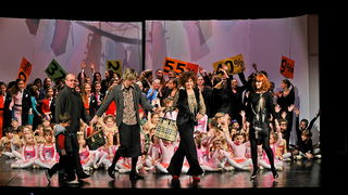 Plesna udruga Gesta: Božićni šoping u SuperOvoj, Foto: Željko Karavida Plesna udruga Gesta: Božićni šoping u SuperOvoj, Foto: Željko Karavida