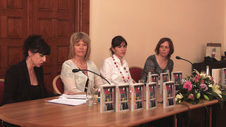 Julianne Eden Bušić predstavila novu knjigu “Živa glava”, Foto: Lucija Juravić Julianne Eden Bušić predstavila novu knjigu “Živa glava”, Foto: Lucija Juravić