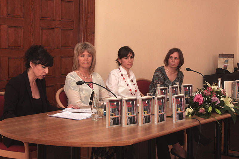 Julianne Eden Bušić predstavila novu knjigu “Živa glava”, Foto: Lucija Juravić Julianne Eden Bušić predstavila novu knjigu “Živa glava”, Foto: Lucija Juravić