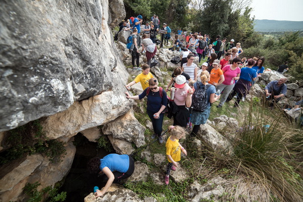 Drugi Planinarski pohod “Hajdemo do Vrane” 2. travnja 2016. Foto: Vinko Pešić