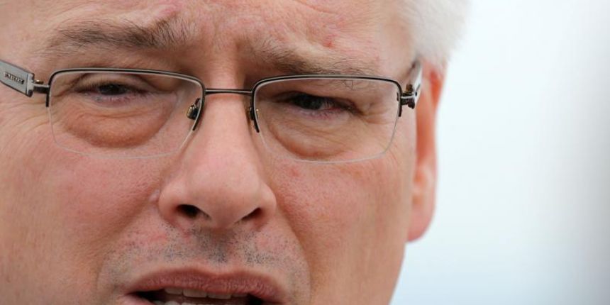 20.08.2013., Dugi otok, Sali – Predsjednik Ivo Josipovic posjetio je mjesto Sali na Dugom otoku. Sudjelovao je na sjednici Otocnog Sabora, posjetio tvornicu za preradu ribe Mardesic te se divio ljepotama parka prirode Telascica, a postao je i pocasni cl