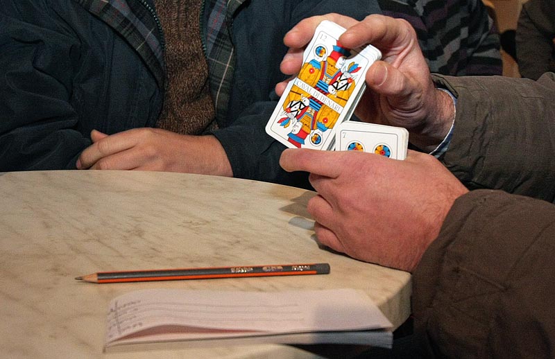 Božićni turnir u briškuli, trešeti i kifamenu