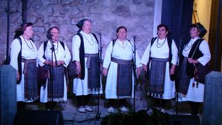 U subotu, 16. srpnja, na Kaštelu Benković u Benkovcu, u sklopu Benkovačkog kulturnog ljeta održan je “9. Etno festival – Benkovac 2016.” U subotu, 16. srpnja, na Kaštelu Benković u Benkovcu, u sklopu Benkovačkog kulturnog ljeta održan je “9. Etno festival – Benkovac 2016.”