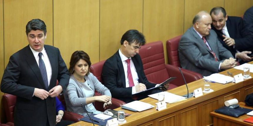 22.01.2014., Zagreb – Aktualnim prijepodnevom pocela je 12. sjednica Hrvatskog sabora. Premijer Zoran Milanovic. Photo: Patrik Macek/PIXSELL Autor  Patrik Macek/PIXSELL KLJUČNE RIJEČI  Zoran Milanovic, Orsat Miljenic, Milanka Opacic, Branko Grcic, Hrvat