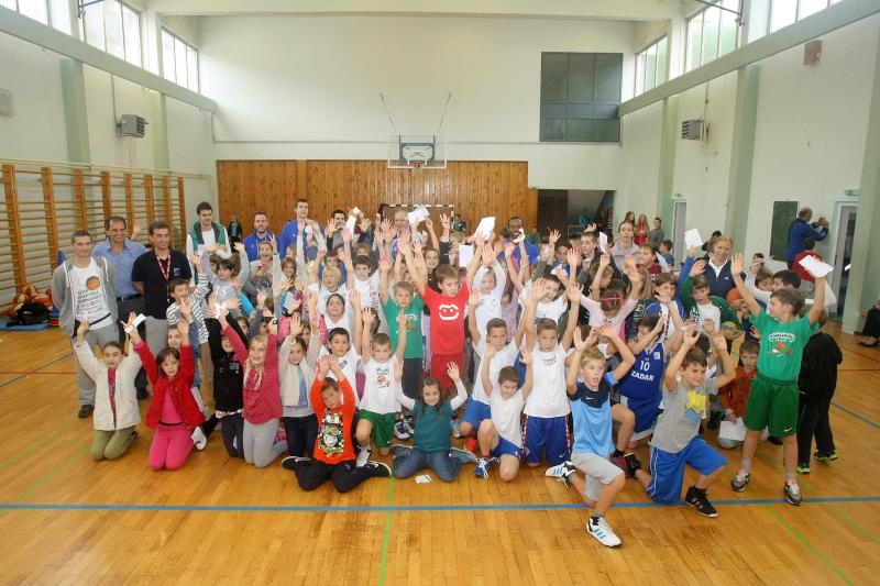Ogledni košarkaški trening ŠK Zadar u OŠ “Šime Budinić”. Foto: Dino Stanin/PIXSELL