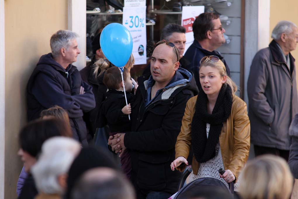 Vukovaru ZaDar na Narodnom trgu, foto: Iva Perinčić Vukovaru ZaDar na Narodnom trgu, foto: Iva Perinčić