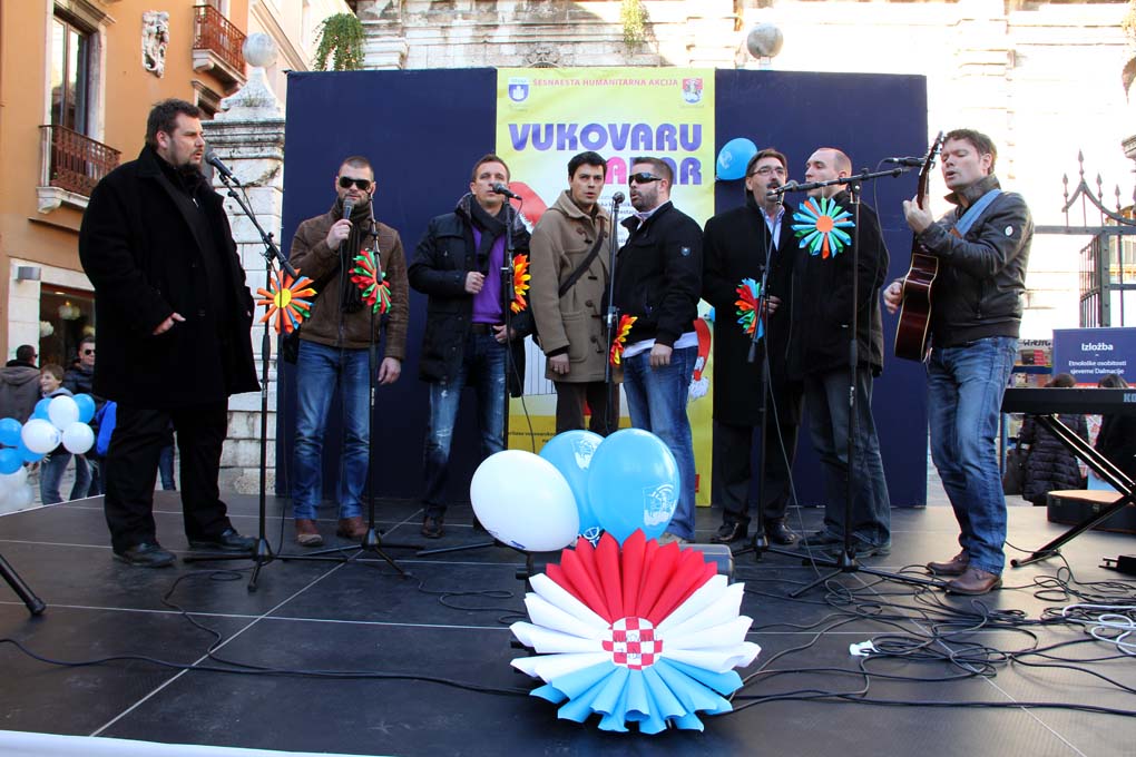 Vukovaru ZaDar na Narodnom trgu, foto: Iva Perinčić Vukovaru ZaDar na Narodnom trgu, foto: Iva Perinčić